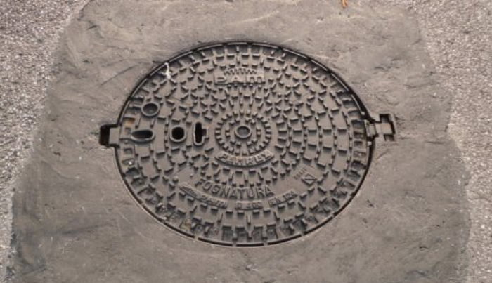 VibroBlock plus è ideale per ripristinare la complanarità dei bordi di appoggio e la relativa tenuta agli odori, di chiusini circolari, quadrati, rettangolari.